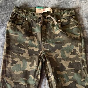 NWT Levi's Green Camouflage Kids 14 Joggers skater punk trendy